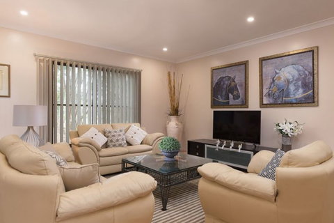 Jacaranda Cottages - New Castle Holiday 7