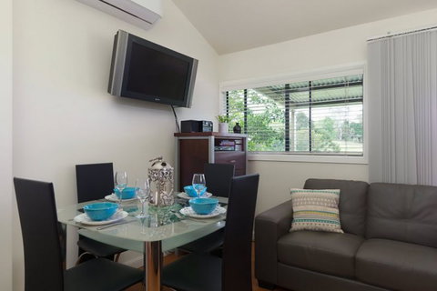 Jacaranda Cottages - New Castle Holiday 2