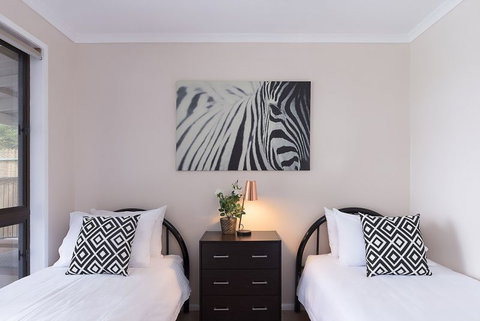 Jacaranda Cottages - New Castle Holiday 13