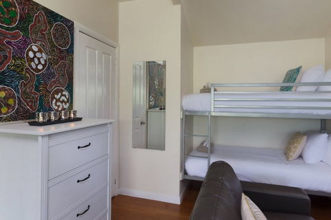 Jacaranda Cottages - New Castle Holiday 5