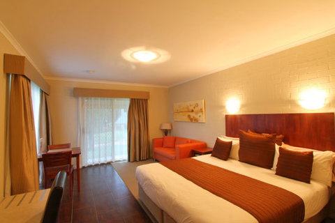 Euston Club Cabin Resort - New Castle Holiday 6