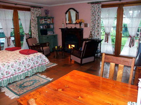 Gawler Churchhill Mews Bed & Breakfast - New Castle Holiday 0