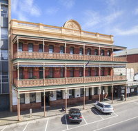 George Hotel  Cafe - New Castle Holiday