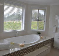 Ghost Riders Vineyard Lodge - New Castle Holiday