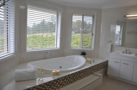 Ghost Riders Vineyard Lodge - New Castle Holiday 0