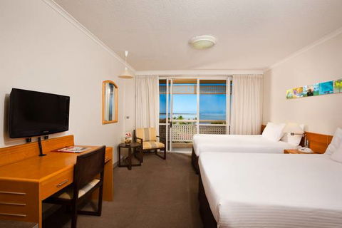 Holiday Inn Cairns Harbourside - New Castle Holiday 1