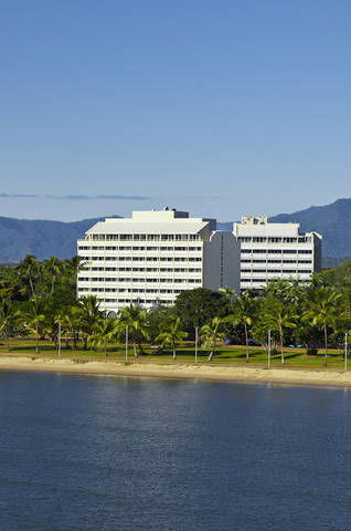 Holiday Inn Cairns Harbourside - New Castle Holiday 4
