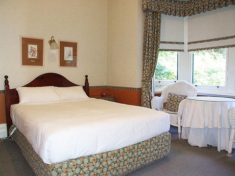 Jenolan Caves - New Castle Holiday 0