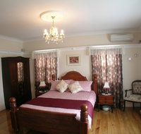Johnstone's on Oxley Bed  Breakfast - New Castle Holiday