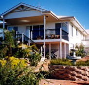 Lovering's Beach Houses - The Whitehouse Emu Bay - New Castle Holiday