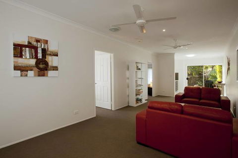 Mt Coolum Retreat 'A Bed & Breakfast' - New Castle Holiday 2