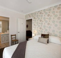 Mt Coolum Retreat 'A Bed  Breakfast' - New Castle Holiday