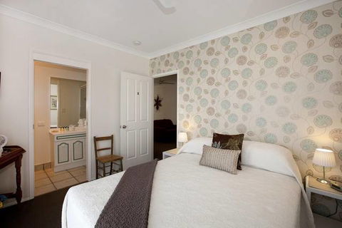 Mt Coolum Retreat 'A Bed & Breakfast' - New Castle Holiday 0