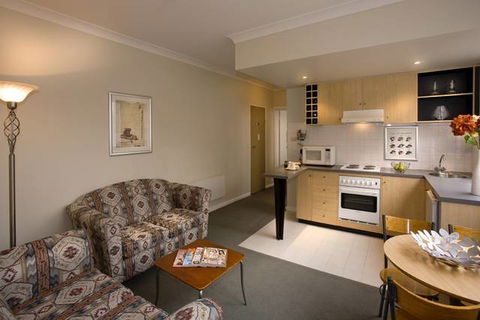 North Melbourne Serviced Apartments - New Castle Holiday 2