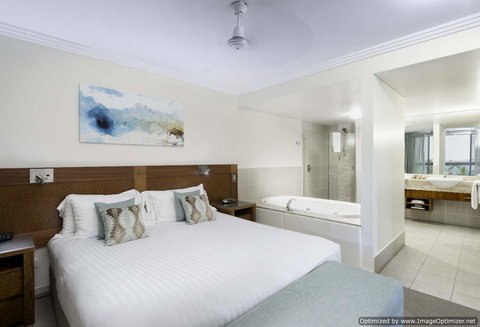 Pinnacles Resort & Spa - New Castle Holiday 1