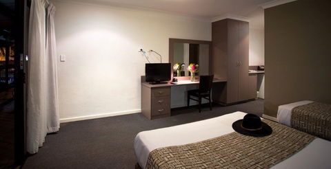 Diplomat Motel - New Castle Holiday 2