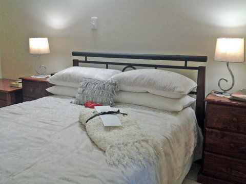 Bromeliad Bed And Breakfast - New Castle Holiday 7