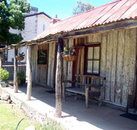 Rosebud Heritage Cottage - New Castle Holiday