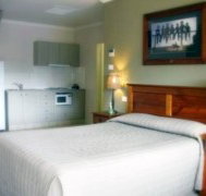 Saltbush Motor Inn - New Castle Holiday