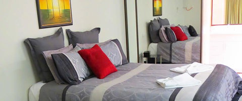 Sisleys Motel - New Castle Holiday 4