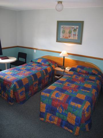 Spring Hill Terraces Motel - New Castle Holiday 1
