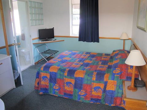 Spring Hill Terraces Motel - New Castle Holiday 2