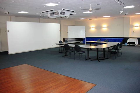 Sunshine Motor Inn - New Castle Holiday 3