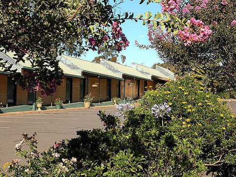Tarcutta Halfway Motor Inn/Horse Hotel - New Castle Holiday 1
