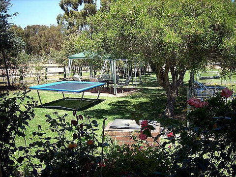 Tarcutta Halfway Motor Inn/Horse Hotel - New Castle Holiday 4
