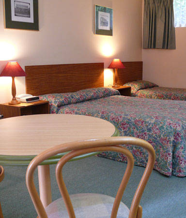 Ten Dollar Town Motel - New Castle Holiday 4