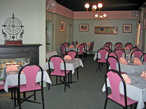 Ten Dollar Town Motel - New Castle Holiday 5