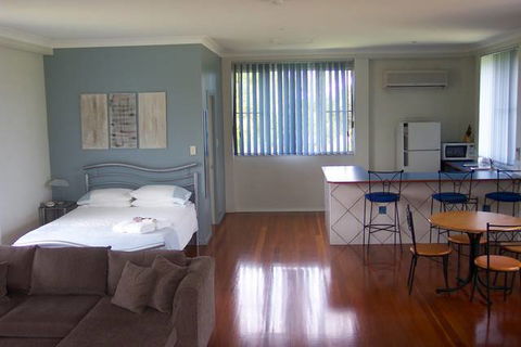 The Kabana Luxury Accommodation - New Castle Holiday 4