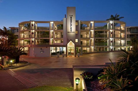 The Norfolks On Moffat Beach - New Castle Holiday 1