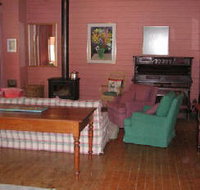 The Old School Country Retreat - New Castle Holiday