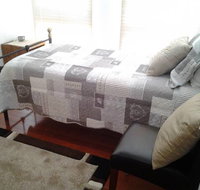 The Pommy Tree Bed  Breakfast - New Castle Holiday