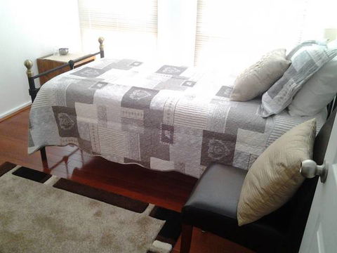 The Pommy Tree Bed & Breakfast - New Castle Holiday 0