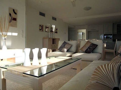 Tingeera Luxury Beachfront Apartments - New Castle Holiday 1