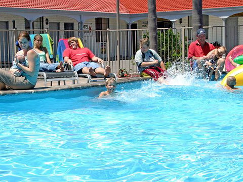 Tuncurry Beach Motel - New Castle Holiday 1