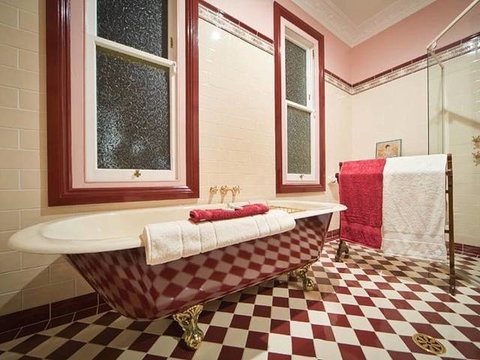 Varenna Luxury Accommodation - New Castle Holiday 3