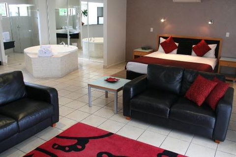Windmill Motel And Reception Centre - New Castle Holiday 3