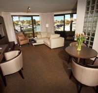 Pier 21 Apartment Hotel - New Castle Holiday