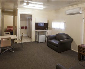 Curtin Springs Wayside Inn - New Castle Holiday 7