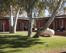 Curtin Springs Wayside Inn - New Castle Holiday 6