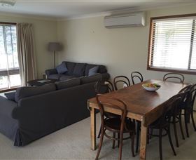 Narrawallee Holiday House - New Castle Holiday 6