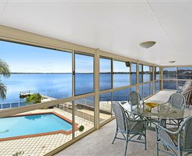 Waterfront Paradise - New Castle Holiday 2