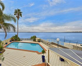 Waterfront Paradise - New Castle Holiday 3