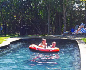 Emeraldene Inn And Eco-Lodge - New Castle Holiday 0