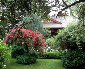 Allan Court Gardens Accommodation - New Castle Holiday 0
