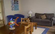 Lorikeet Boutique Escape 416 - New Castle Holiday 0