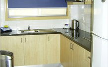 Lorikeet Boutique Escape 416 - New Castle Holiday 4